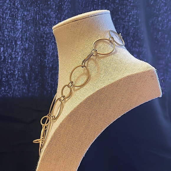 Beautiful circle link necklace in burnished gold color. - Picture 7 of 9